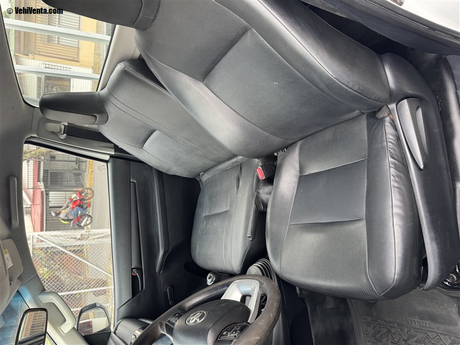 TOYOTA HILUX WORK 2023