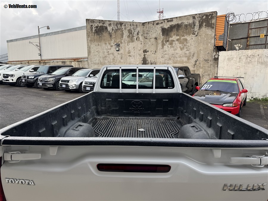 TOYOTA HILUX WORK 2023